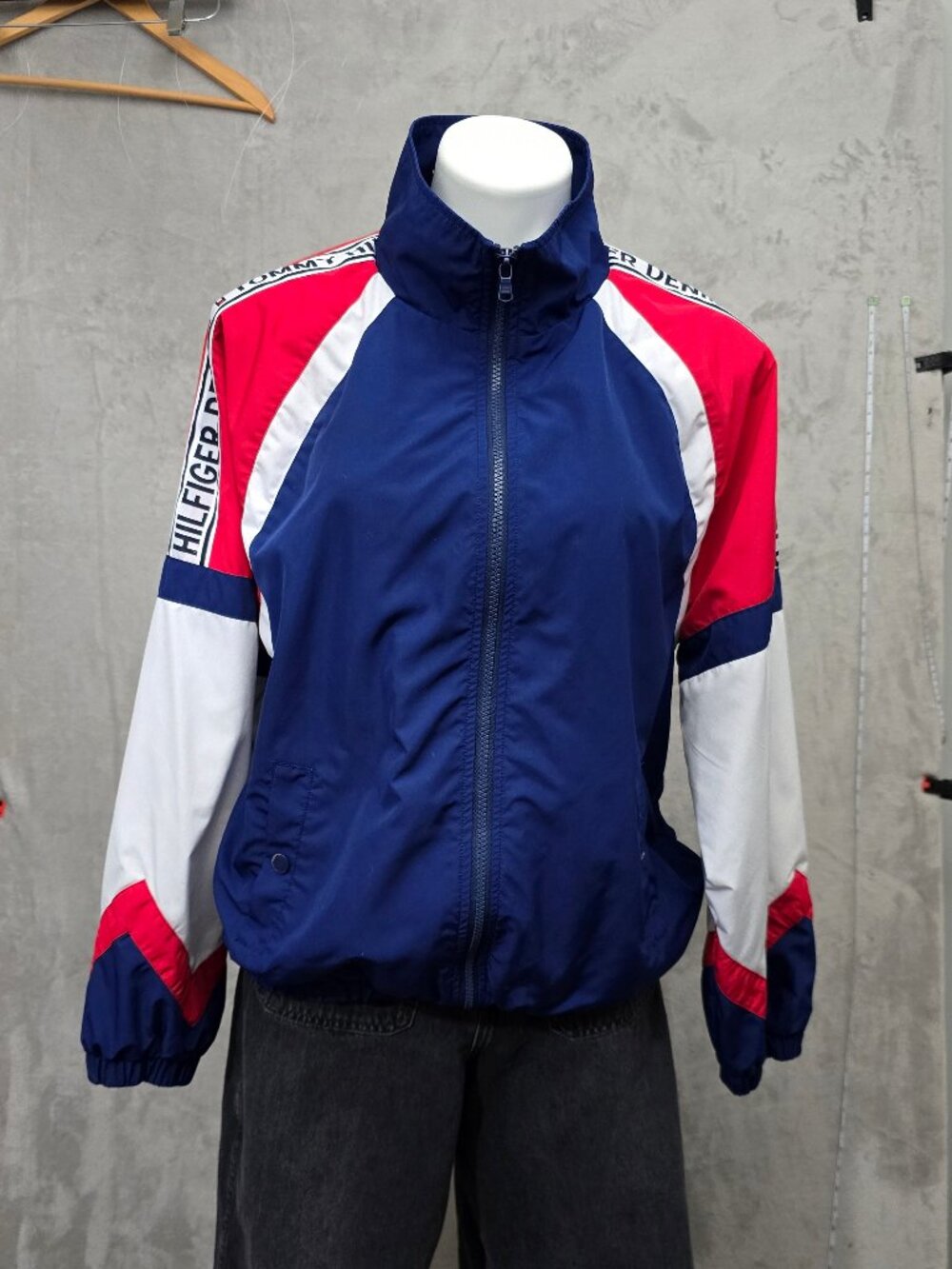 Tommy Hilfiger Denim Yacht Windbreaker Jacket – Red White Blue – Size Medium